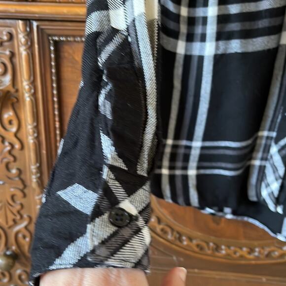 Rails Black Button up Flannel/Plaid/Window Pane Shirt - Picture 4 of 9